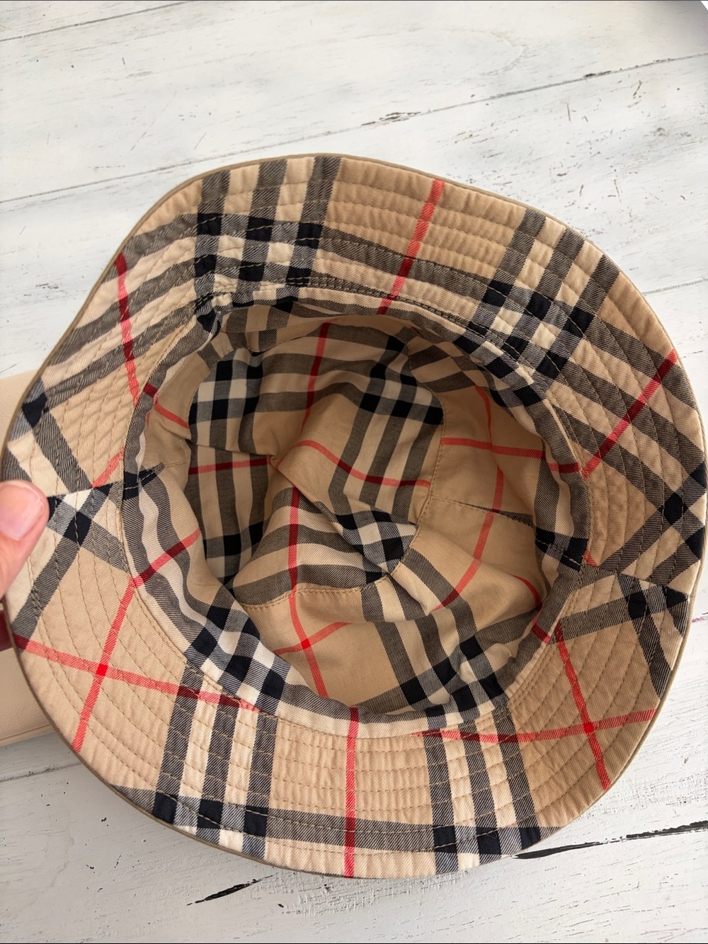 Burberry London Reversible Bucket Hat - Picture 4 of 6